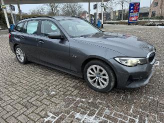 Voiture accidenté BMW 3-serie 320 e-Plug-In Hybride  Touring 2022/3