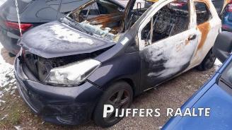skadebil bromfiets Toyota Yaris Yaris III (P13), Hatchback, 2010 / 2020 1.0 12V VVT-i 2012/5