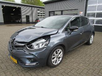 Damaged car Renault Clio 0.9 TCE LIMITED 2018/10