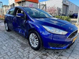 Salvage car Ford Focus 1.0 Trend 2017/11