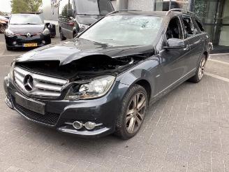 uszkodzony samochody osobowe Mercedes C-klasse C Estate (S204), Combi, 2007 / 2014 2.2 C-200 CDI 16V BlueEFFICIENCY 2011/10