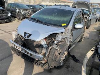 uszkodzony samochody ciężarowe Peugeot 107 107, Hatchback, 2005 / 2014 1.0 12V 2011/8
