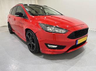 Auto incidentate Ford Focus Wagon 1.5 ST Red Edition 2016/3