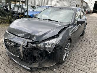 Coche accidentado Mazda 3 2.0 TS+  Automaat   5 Drs 2015/6