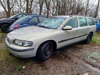 Auto incidentate Volvo V-70 2.4 D5 Geartronic Comfort Line 2002/1