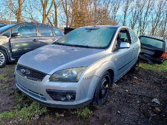 damaged commercial vehicles Ford Focus 2.0 16V Futura 2005/6