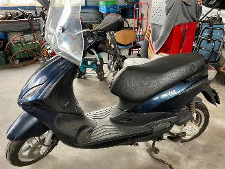 Piaggio  Bromscooter Fly 4T BJ 2017 10668 KM picture 1