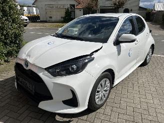 uszkodzony samochody osobowe Toyota Yaris 1.5 HYBRID ACTIVE 2022/12