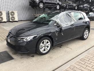 damaged passenger cars Volkswagen Golf  2022/1