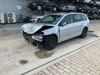Damaged car Volkswagen Golf VII Variant 1.2 TSI 2014/2