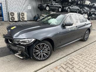 Voiture accidenté BMW 3-serie 330e Plug-in-Hybrid xDrive 2019/8