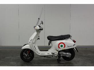 danneggiata scooter Vespa  S 50 SNOR 2013