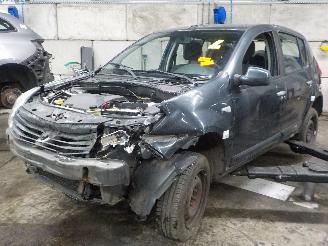 Coche accidentado Dacia Sandero Sandero Hatchback 1.2 16V (D4F-732) [55kW]  (11-2008/...) 2010/2