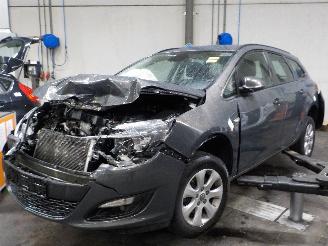 Salvage car Opel Astra Astra J Sports Tourer (PD8/PE8/PF8) Combi 1.6 CDTI 16V (B16DTL(Euro 6)=
) [81kW]  (02-2014/10-2015) 2015/11