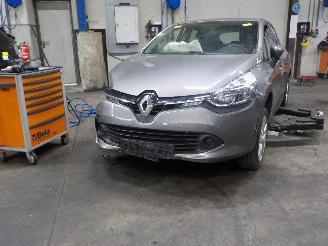 Coche accidentado Renault Clio Clio IV (5R) Hatchback 5-drs 1.2 TCE 16V GT EDC (H5F-403(H5F-D4)) [88k=
W]  (03-2013/08-2021) 2015/3