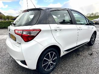 Toyota Yaris 1.5 Hybrid 87pk automaat Design Sport 5drs - front + line assist - camera - clima - cruise - keyless start - twotone - NIEUW MODEL picture 5