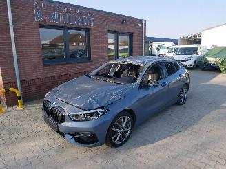 Damaged car BMW 1-serie 118 D SPORTLINE 2021/10