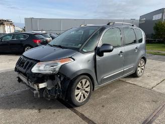 damaged passenger cars Citroën C3 picasso 1.6 HDIF Exclusive 2010/5