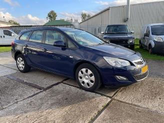 Opel Astra Sport Tourer 1.4 Edition picture 2