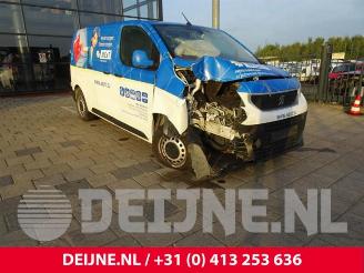 damaged trucks Peugeot Expert Expert (VA/VB/VE/VF/VY), Van, 2016 2.0 Blue HDi 120 16V 2017/11
