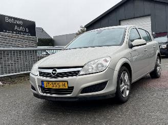 Voiture accidenté Opel Astra 1.7 CDTI Cosma Navi 2009/6