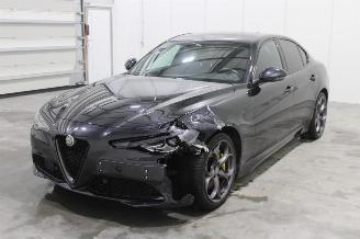 damaged passenger cars Alfa Romeo Giulia  2022/7