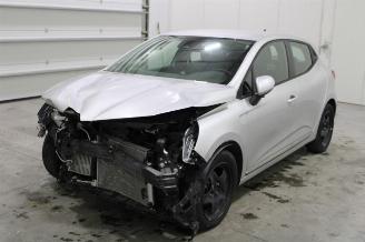 Damaged car Renault Clio  2020/7