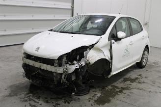 damaged passenger cars Peugeot 208  2018/12