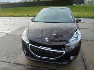 uszkodzony samochody osobowe Peugeot 208 1.0 Vti Pure Tech 2013/12
