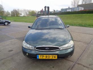 Voiture accidenté Ford Mondeo Mondeo II Wagon Combi 1.8 TD CLX (RFN) [66kW]  (08-1996/09-2000) 1998/6