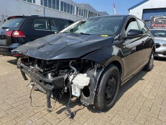 damaged commercial vehicles Volkswagen Polo Polo VI (AW1), Hatchback 5-drs, 2017 1.0 MPI 12V 2021