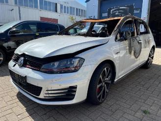 damaged passenger cars Volkswagen Golf Golf VII (AUA), Hatchback, 2012 / 2021 2.0 GTI 16V Performance Package 2016