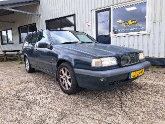 uszkodzony samochody osobowe Volvo 850 2.5 I AUTOMATIC. 1995/2